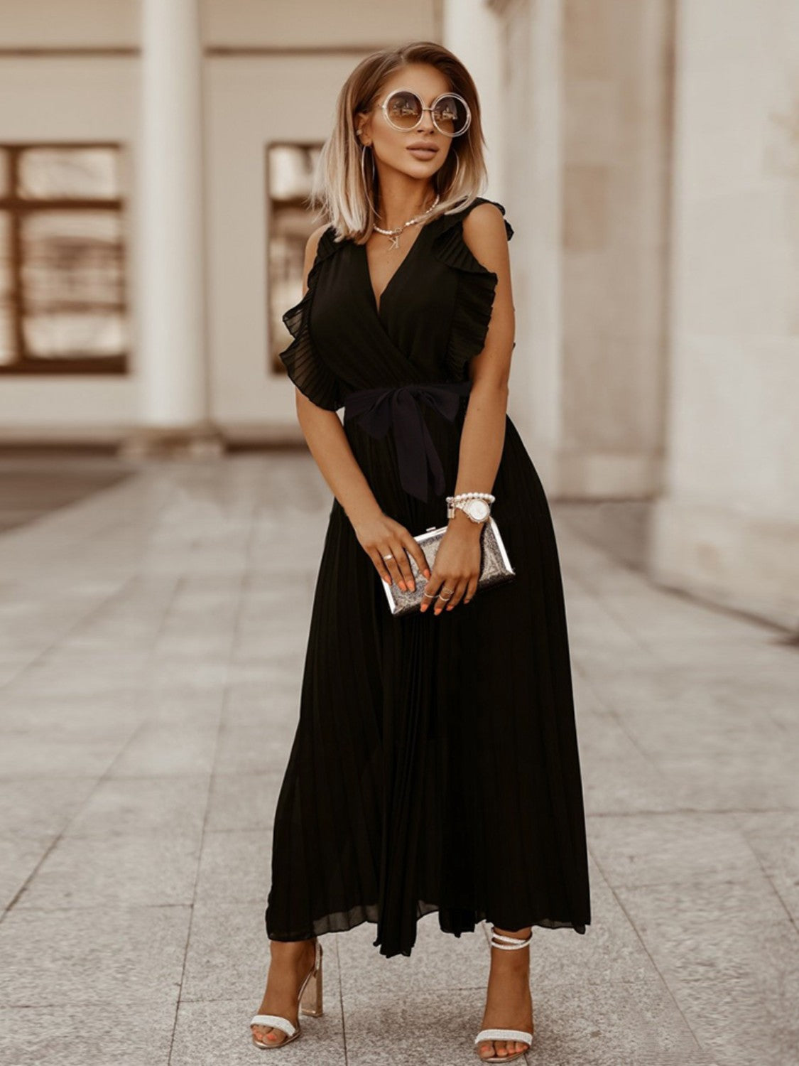 Alice's Cap Sleeve Pleated Maxie Dress in black