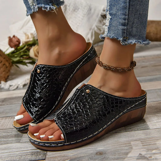 Open Toe Low Wedge Sandals in blak