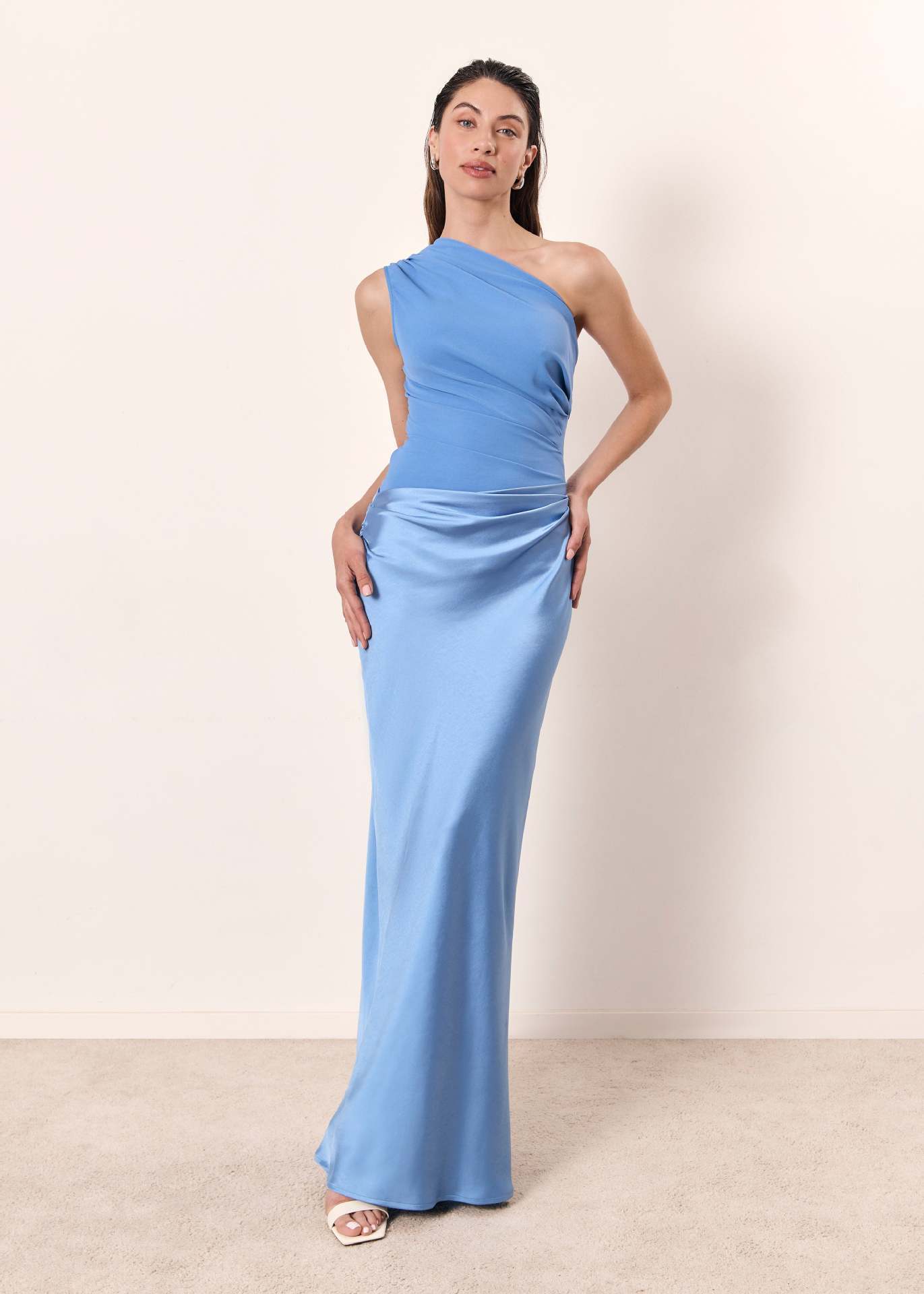 Contrast Diagonal Collar Backless Sheath Dress